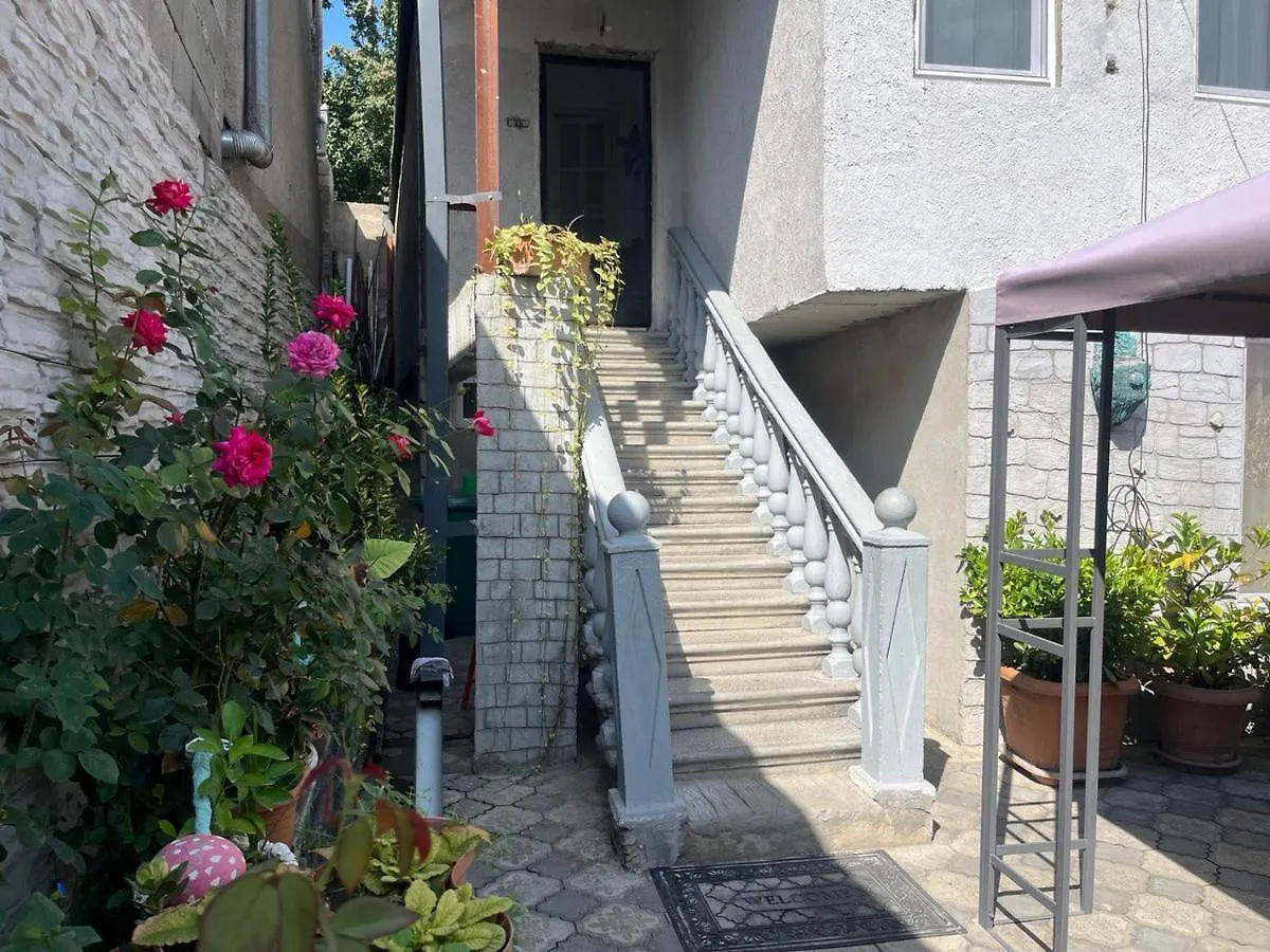 Ortachala Summer House Τυφλίδα Hostel